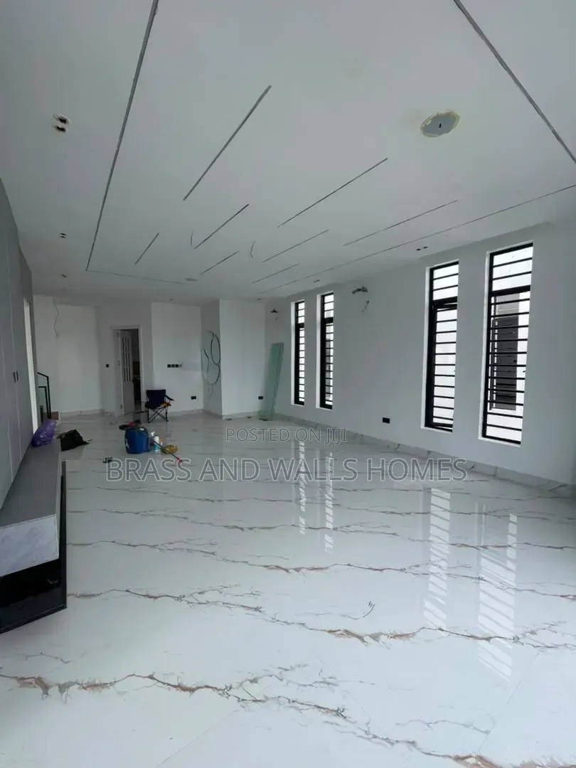 Furnished 5bdrm Duplex in Chevron for sale in Chevron