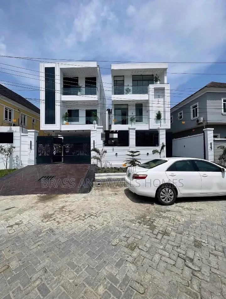 Furnished 6bdrm Duplex in Chevron for sale in Chevron
