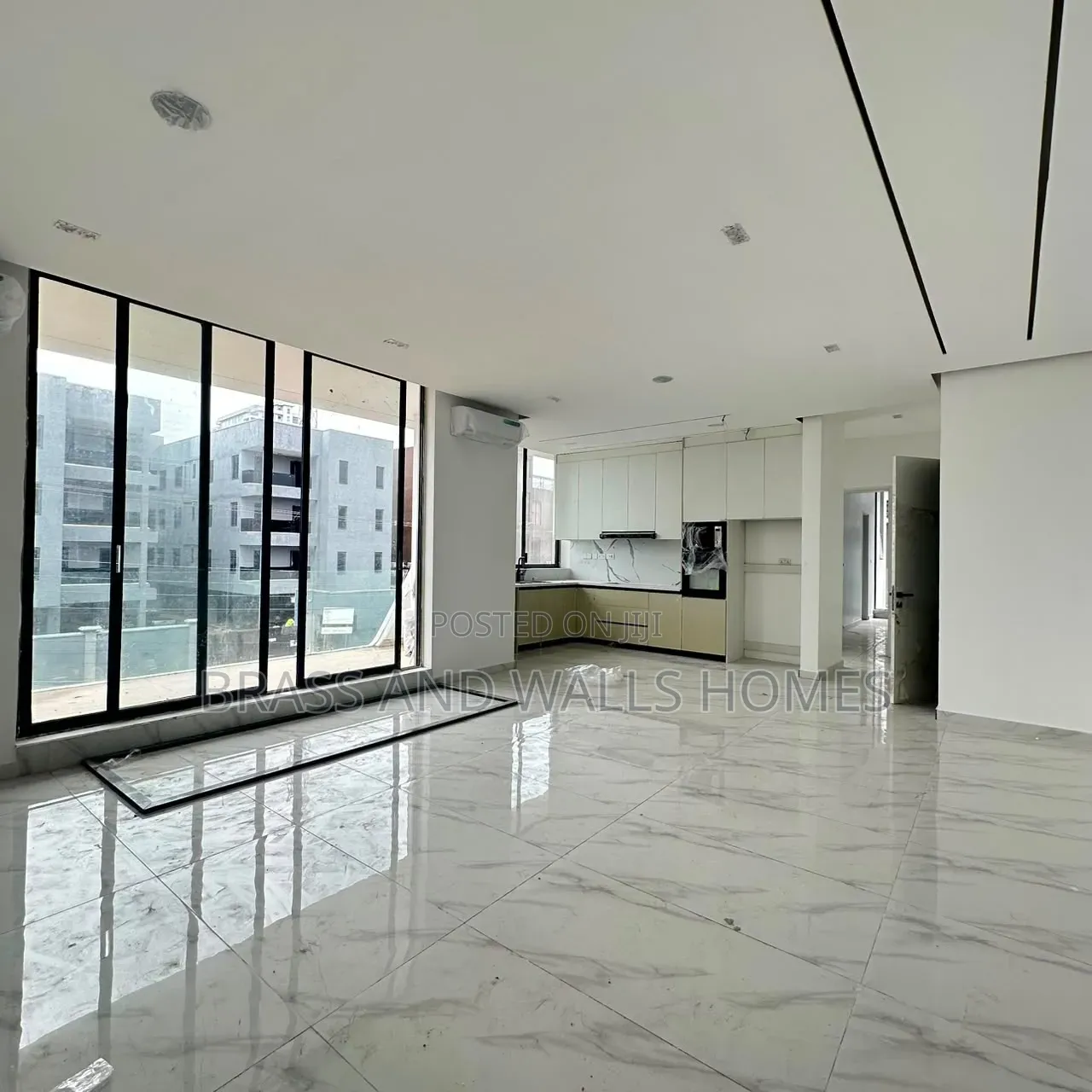 Furnished 6bdrm Duplex in Chevron for sale in Chevron
