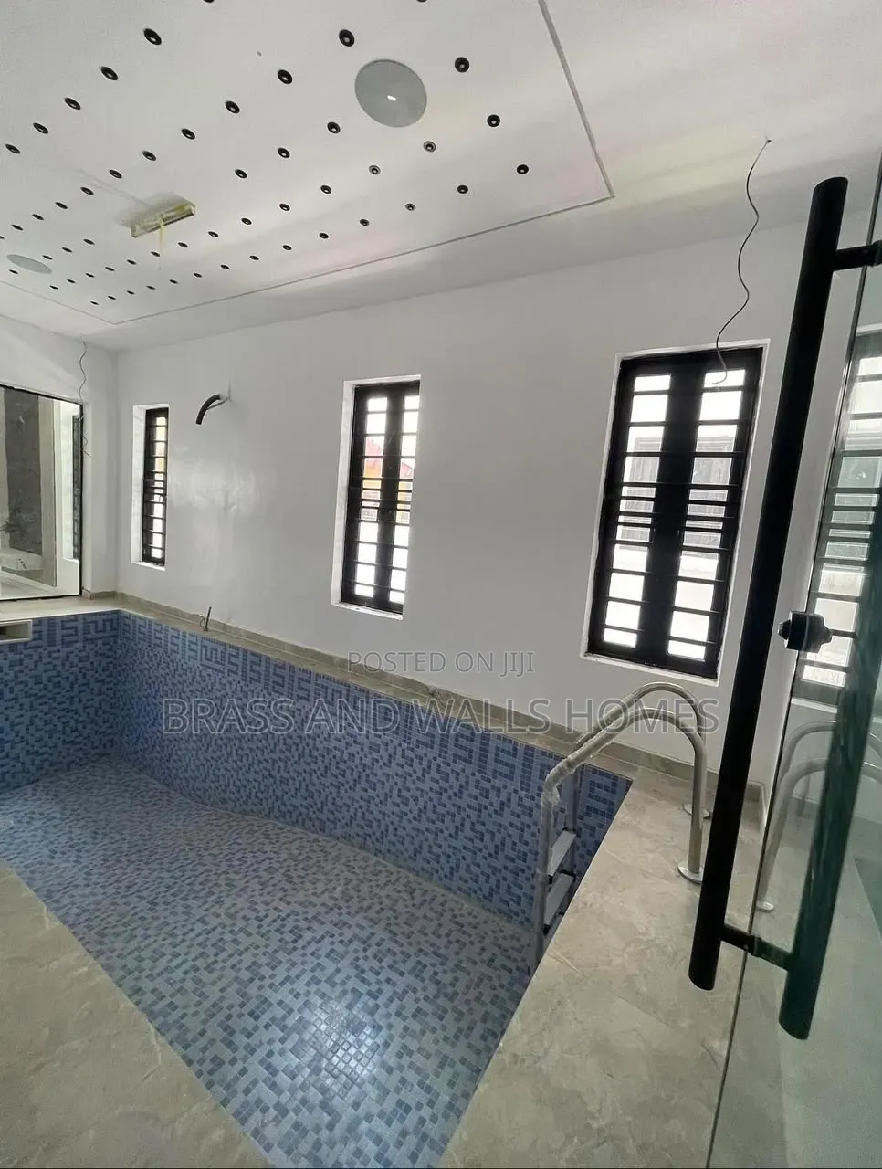 Furnished 6bdrm Duplex in Chevron for sale in Chevron