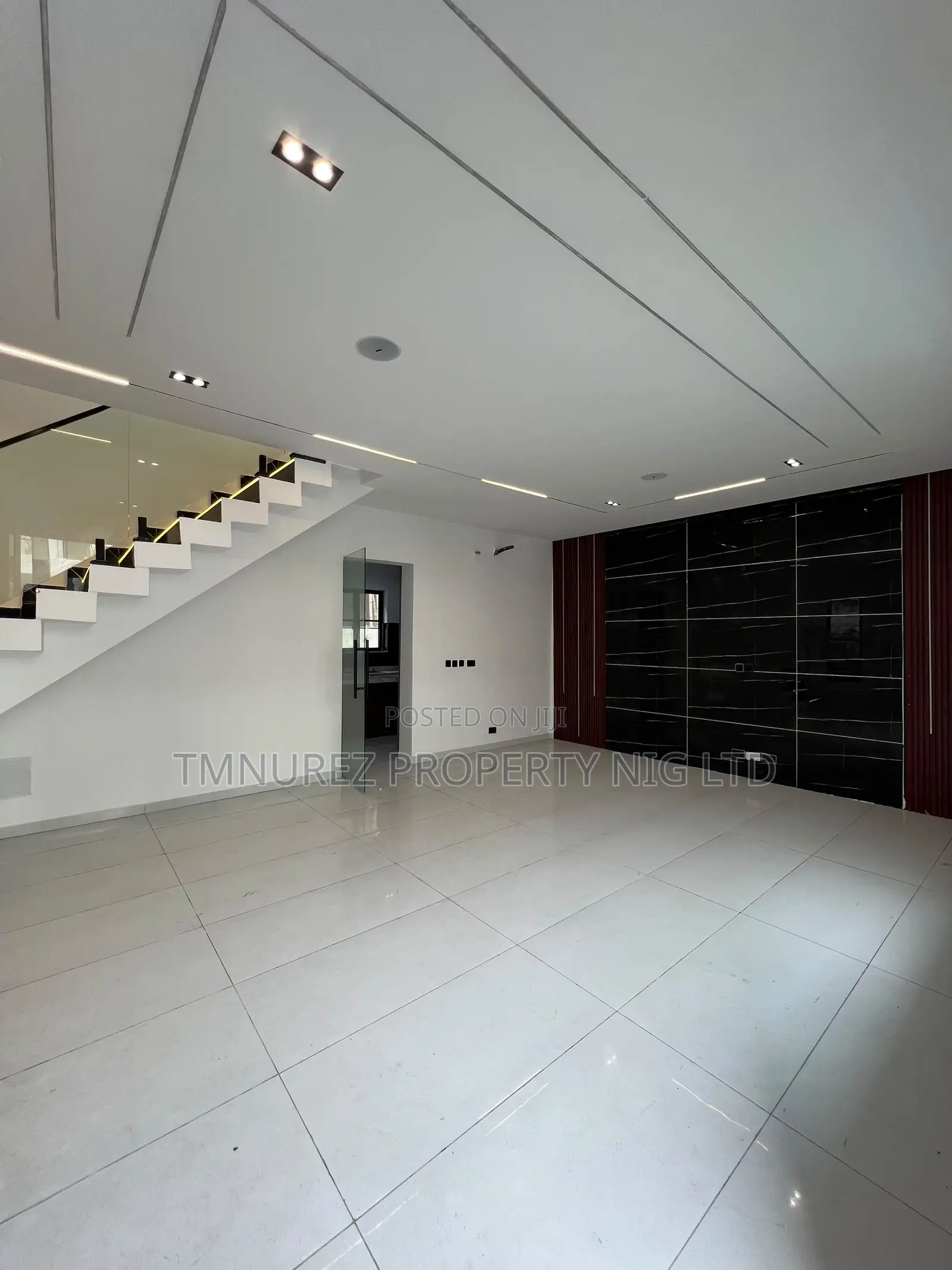 5bdrm Duplex in Chevron for rent in Chevron