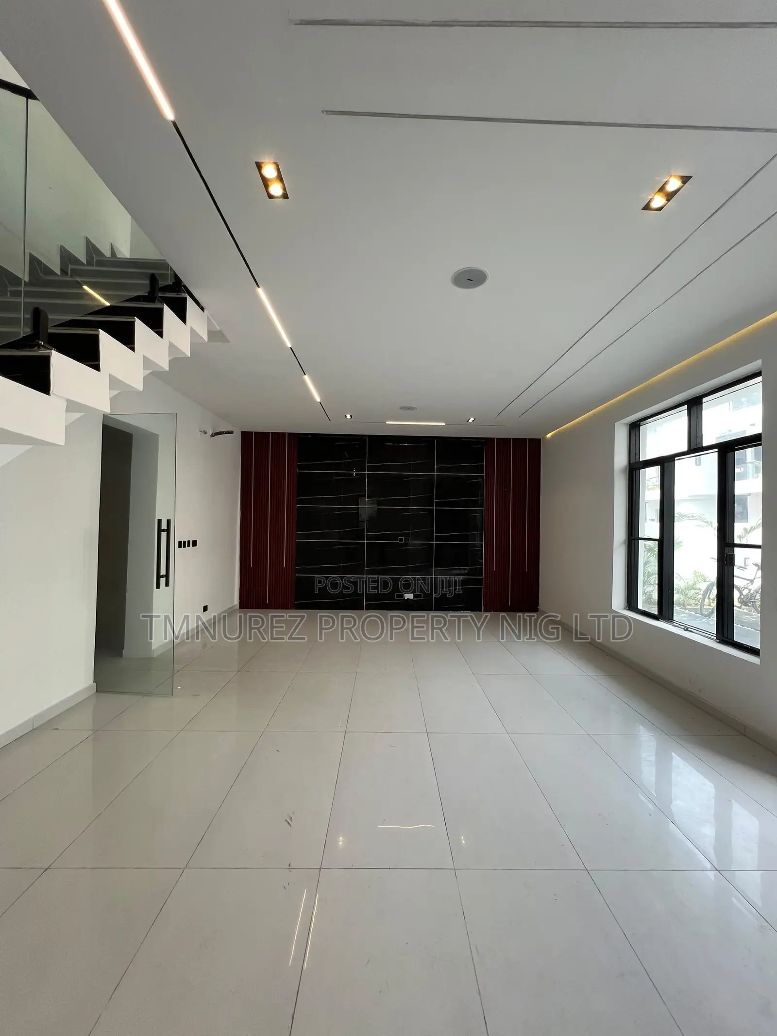 5bdrm Duplex in Chevron for rent in Chevron