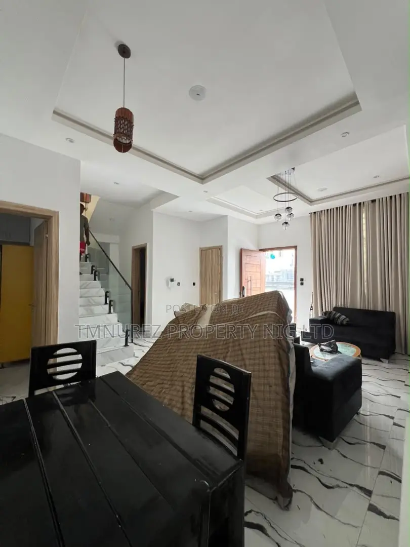Furnished 4bdrm Duplex in Chevron for rent in Chevron
