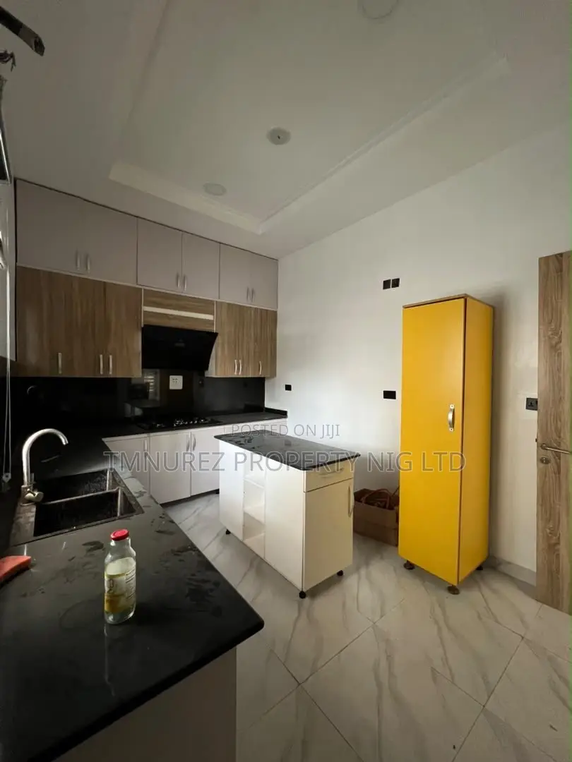 Furnished 4bdrm Duplex in Chevron for rent in Chevron