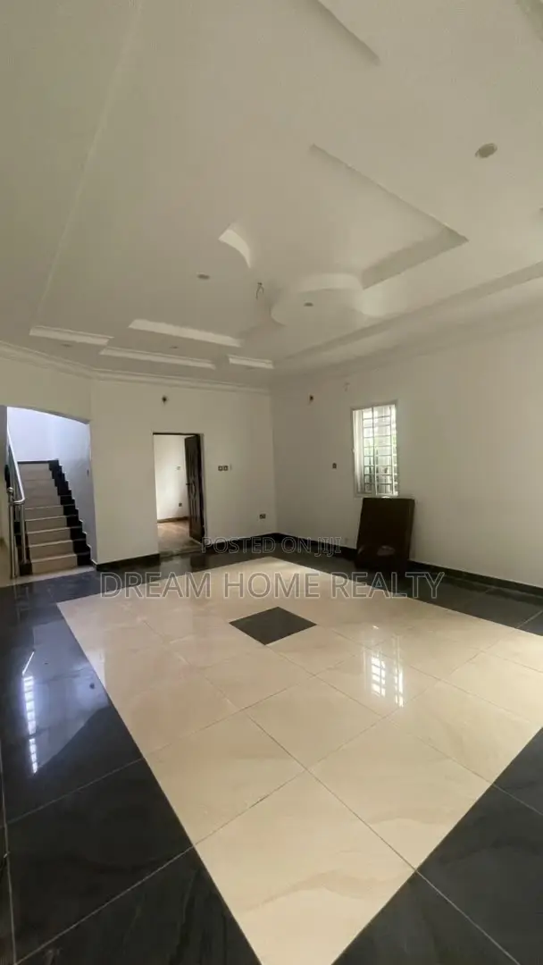 5bdrm Duplex in Ikota for rent in Ikota