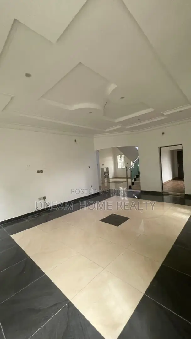 5bdrm Duplex in Ikota for rent in Ikota