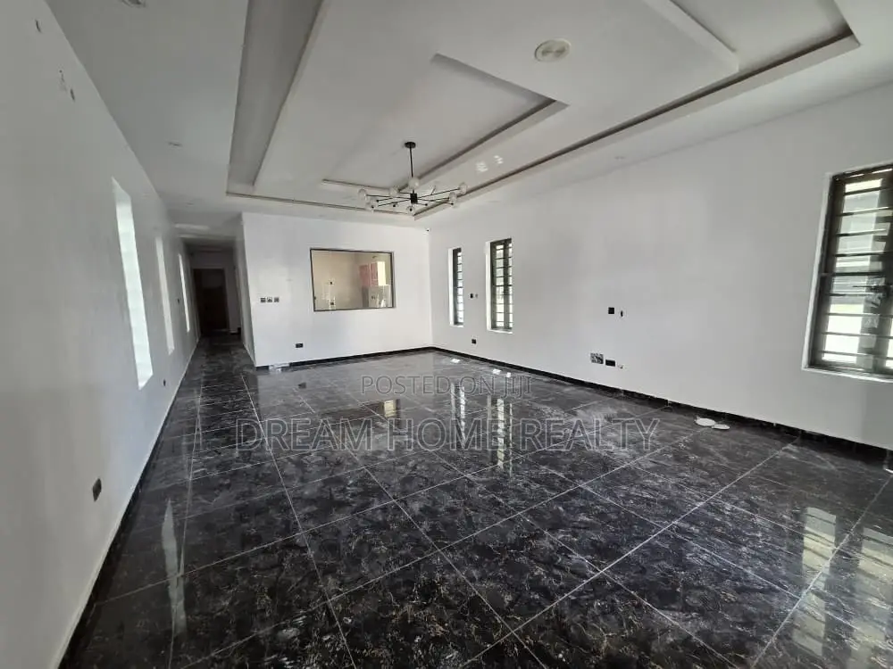 5bdrm Duplex in Ikota for rent in Ikota