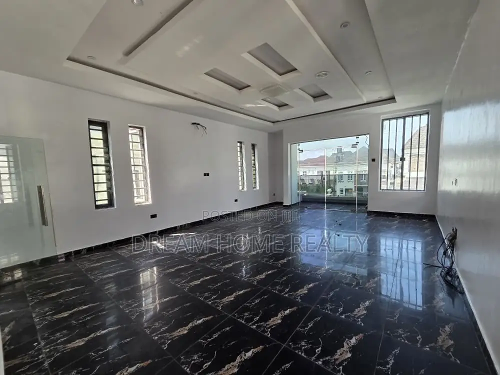 5bdrm Duplex in Ikota for rent in Ikota