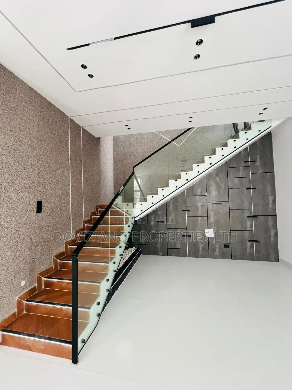 4bdrm Duplex in Ikota for sale in Ikota