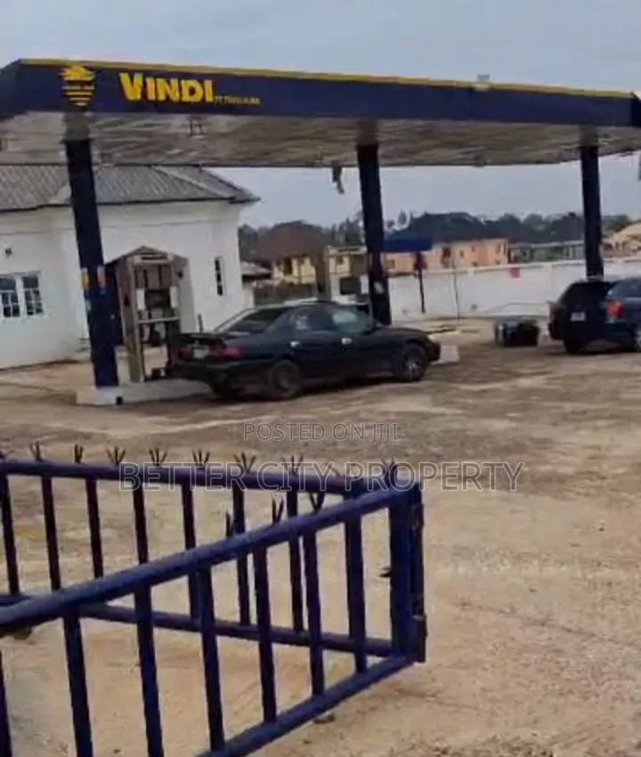 A Prime Filling Station Beside Aleshinloye Intl Market for Lease in Jericho