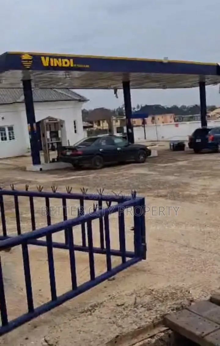 A Prime Filling Station Beside Aleshinloye Intl Market for Lease in Jericho