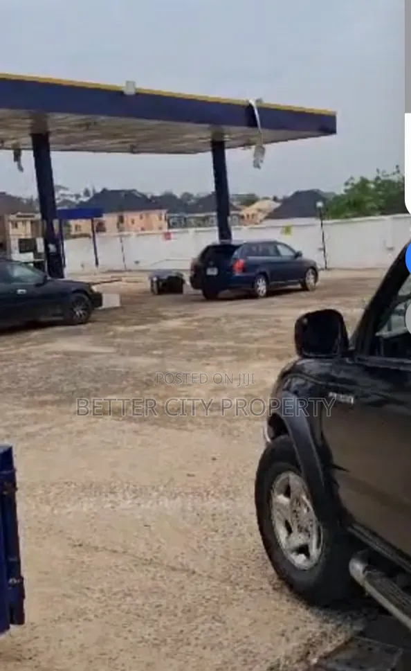 A Prime Filling Station Beside Aleshinloye Intl Market for Lease in Jericho