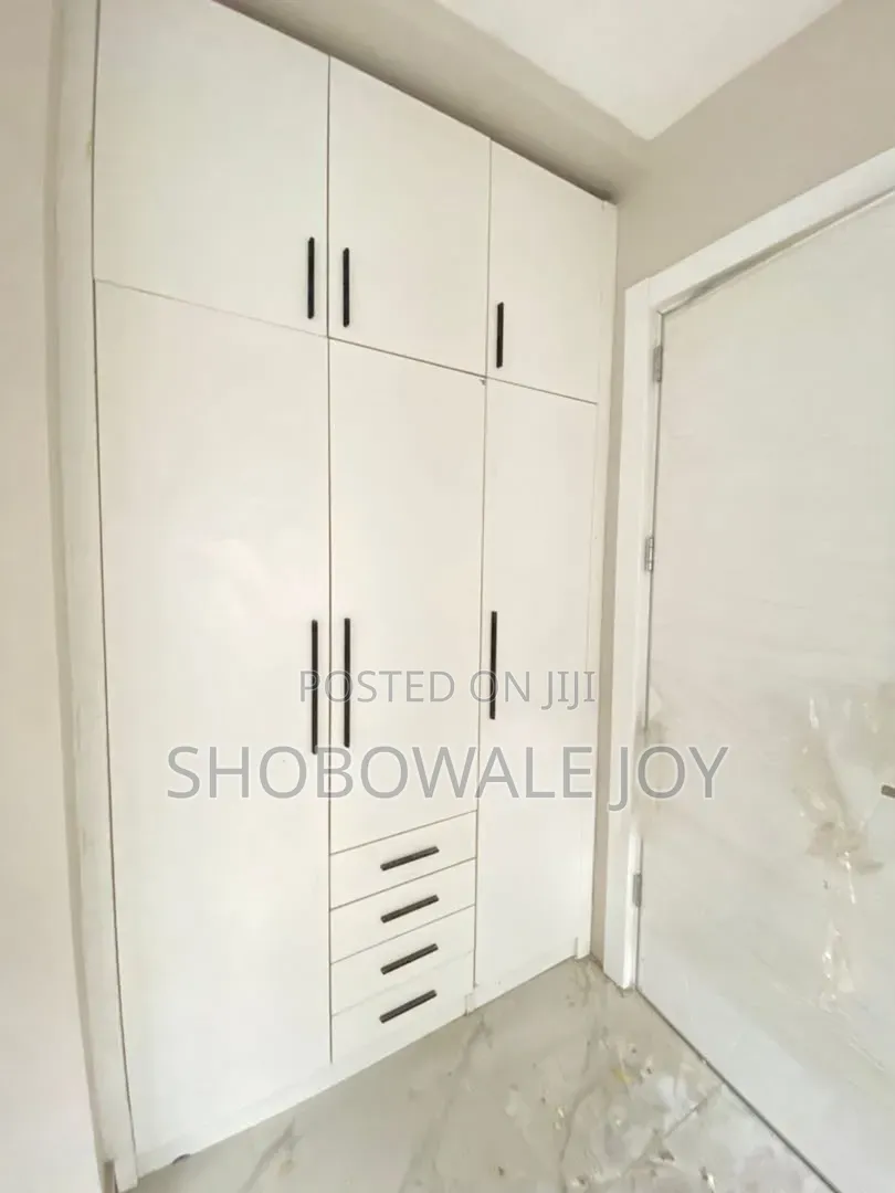 2bdrm Apartment in Lekki Phase 1, Lagos Island / Lagos Island for sale in Lagos Island / Lagos Island