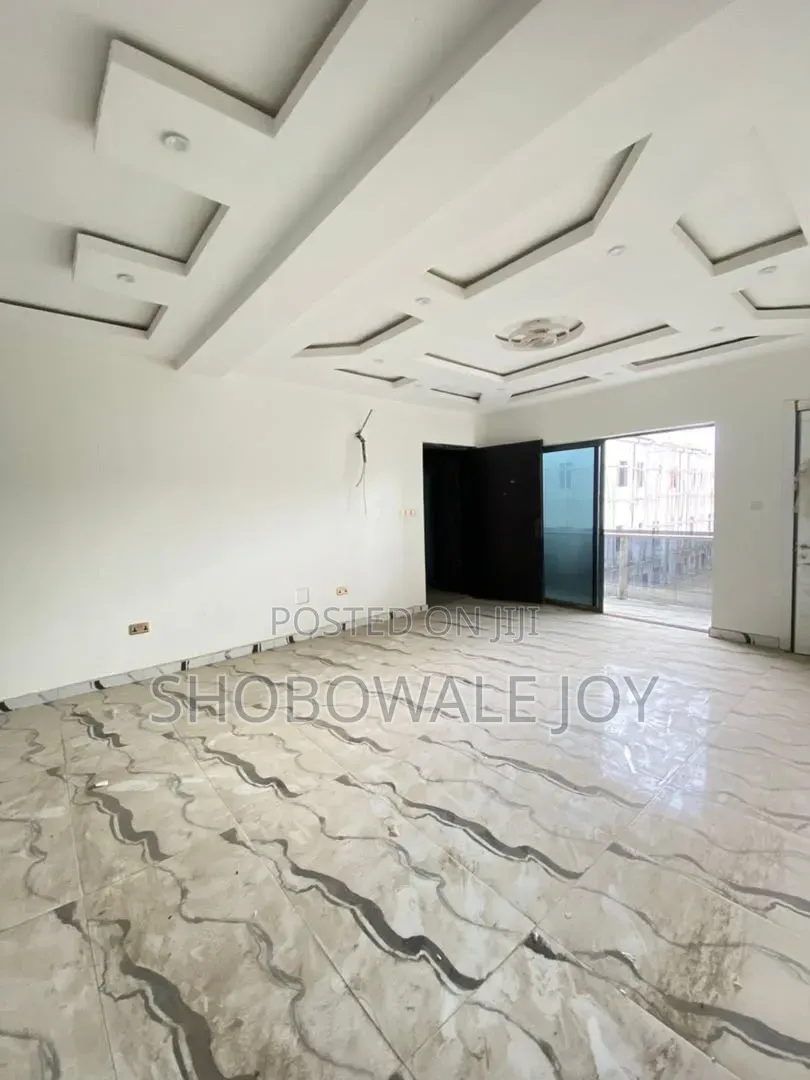 2bdrm Apartment in Lekki Phase 1, Lagos Island / Lagos Island for sale in Lagos Island / Lagos Island