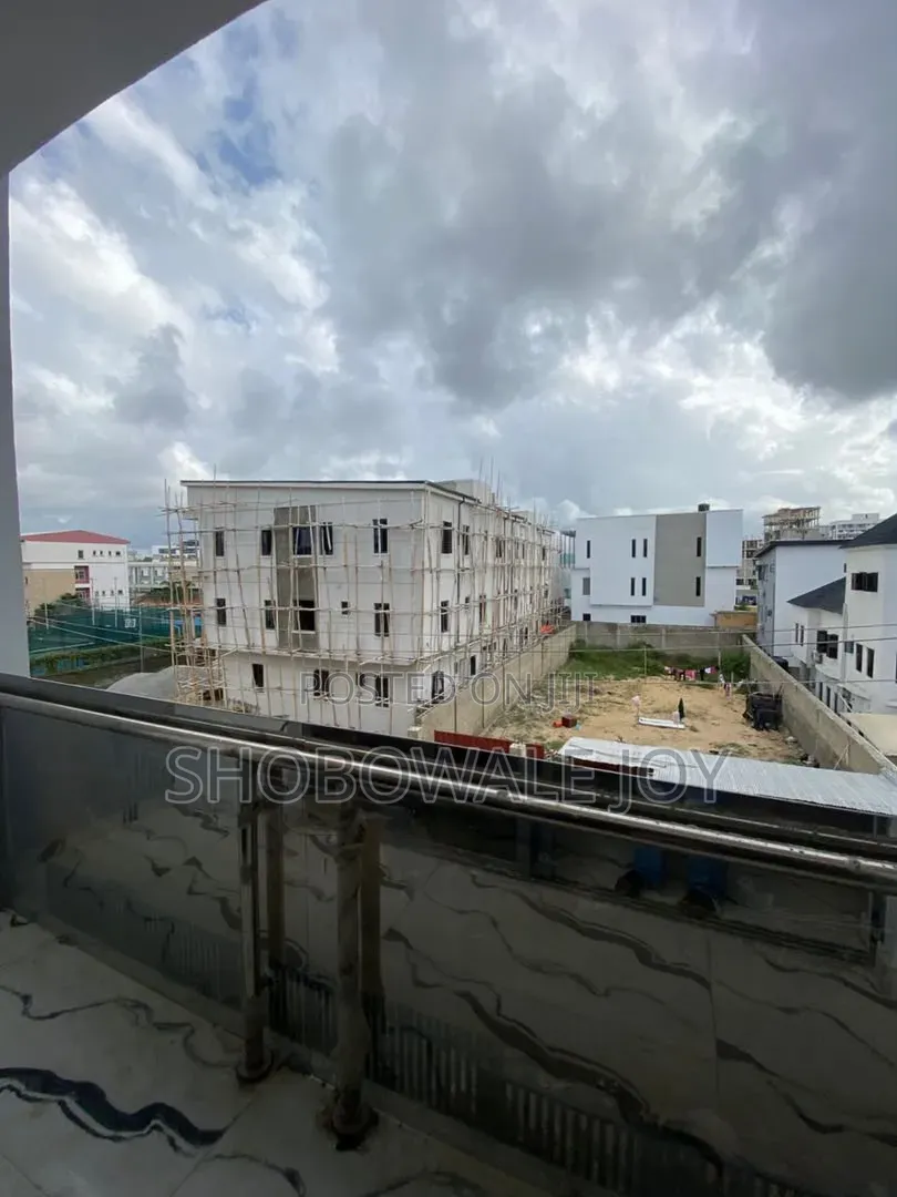 2bdrm Apartment in Lekki Phase 1, Lagos Island / Lagos Island for sale in Lagos Island / Lagos Island