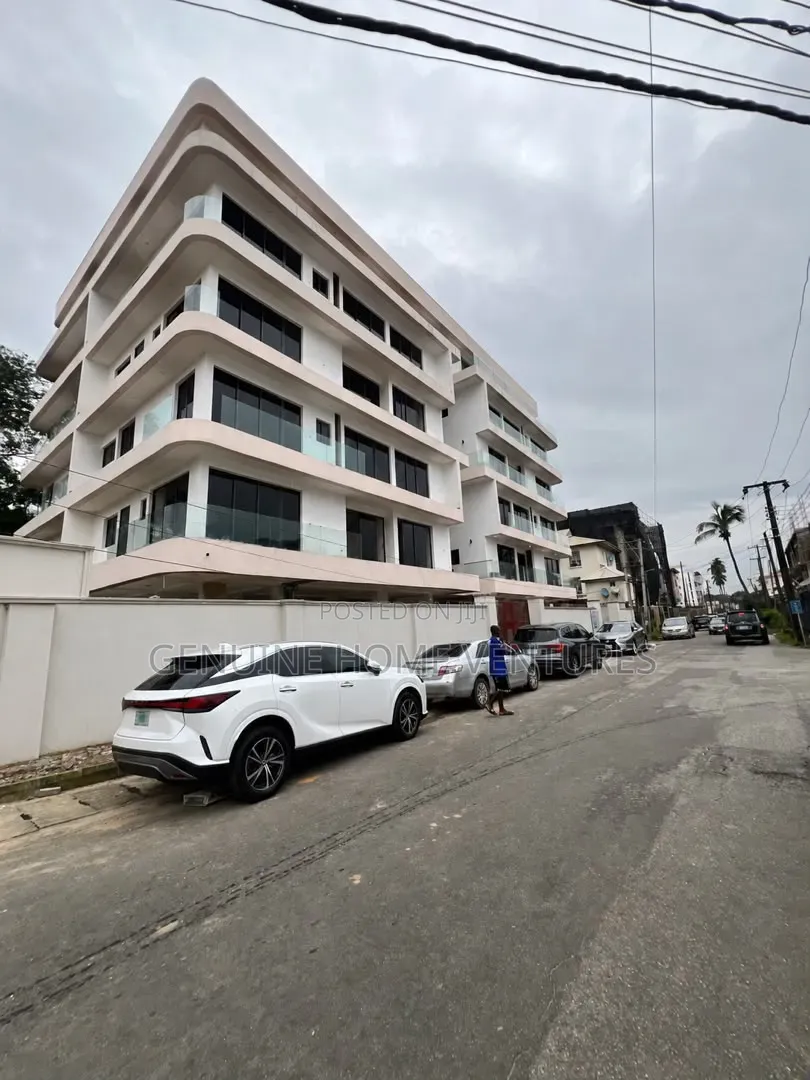 4bdrm Penthouse in Shonibare Estate for sale in Shonibare Estate