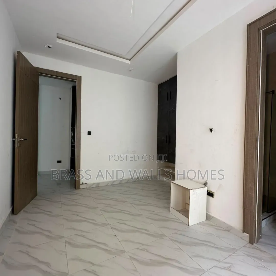 Furnished 1bdrm Apartment in Lekki Phase 1 for sale in Lekki Phase 1