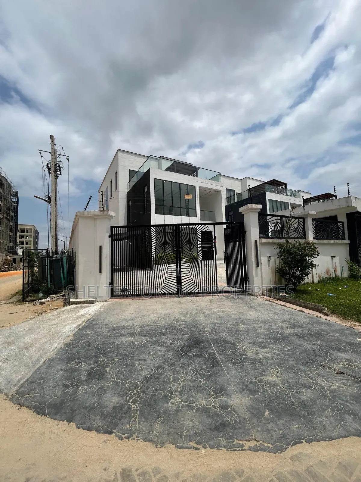 5bdrm Duplex in Lekki Phase 1 for sale in Lekki Phase 1