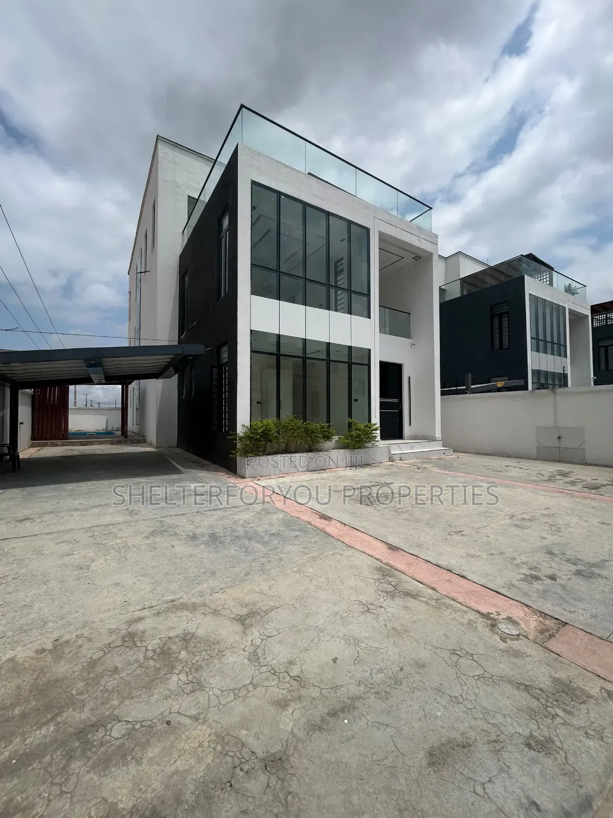 5bdrm Duplex in Lekki Phase 1 for sale in Lekki Phase 1