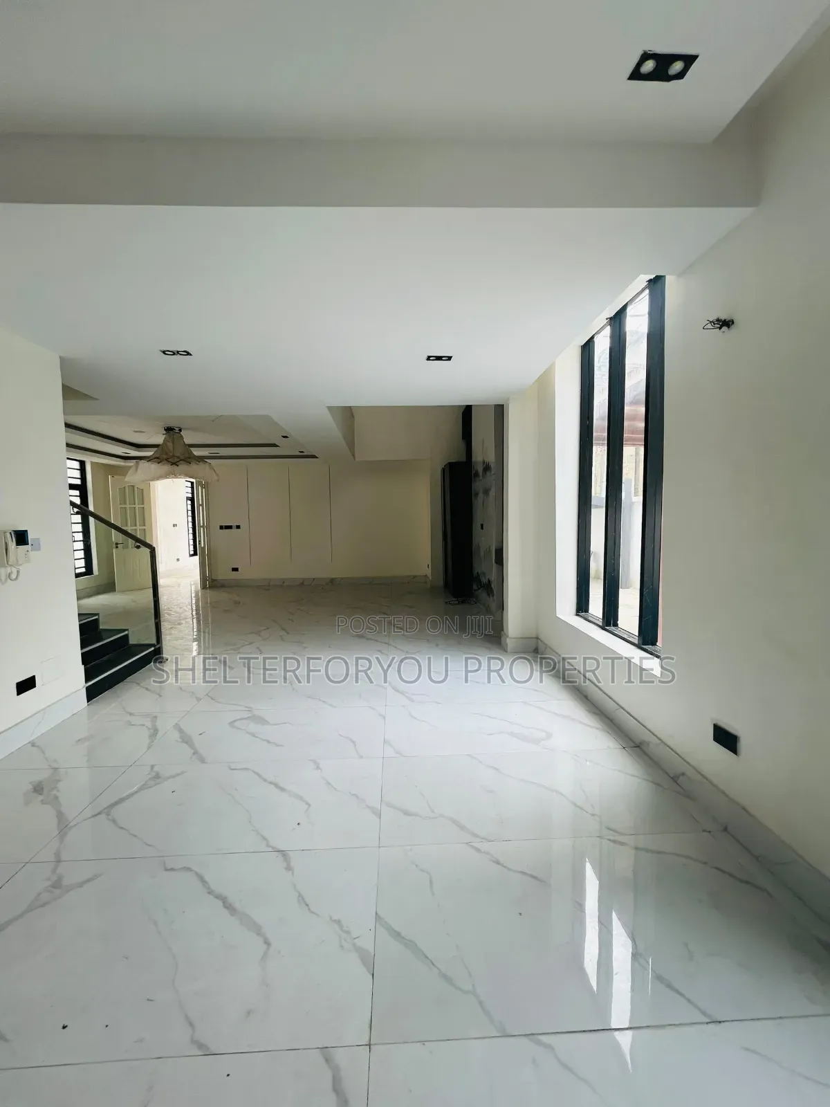 5bdrm Duplex in Lekki Phase 1 for sale in Lekki Phase 1