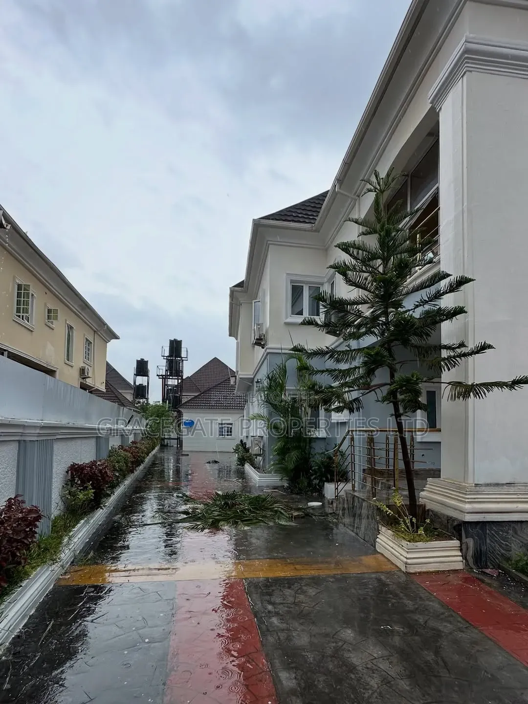 5bdrm Duplex in Mab Global Estate,, Life Camp for rent in Life Camp