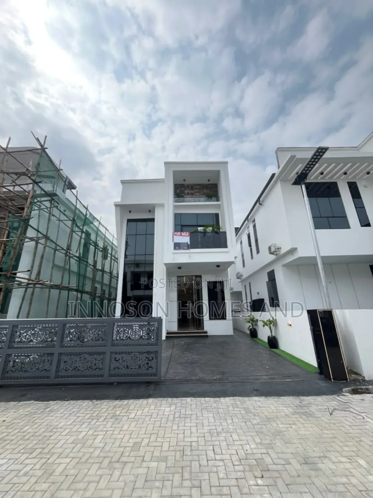 5bdrm Duplex in Chevron for sale in Chevron