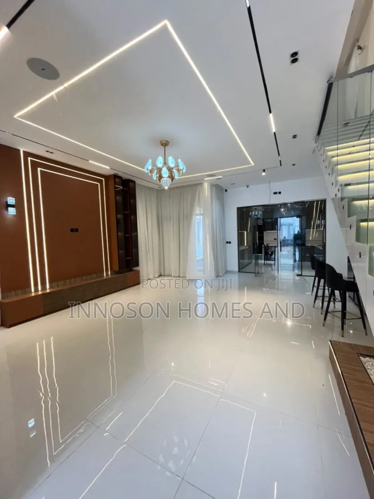 5bdrm Duplex in Chevron for sale in Chevron