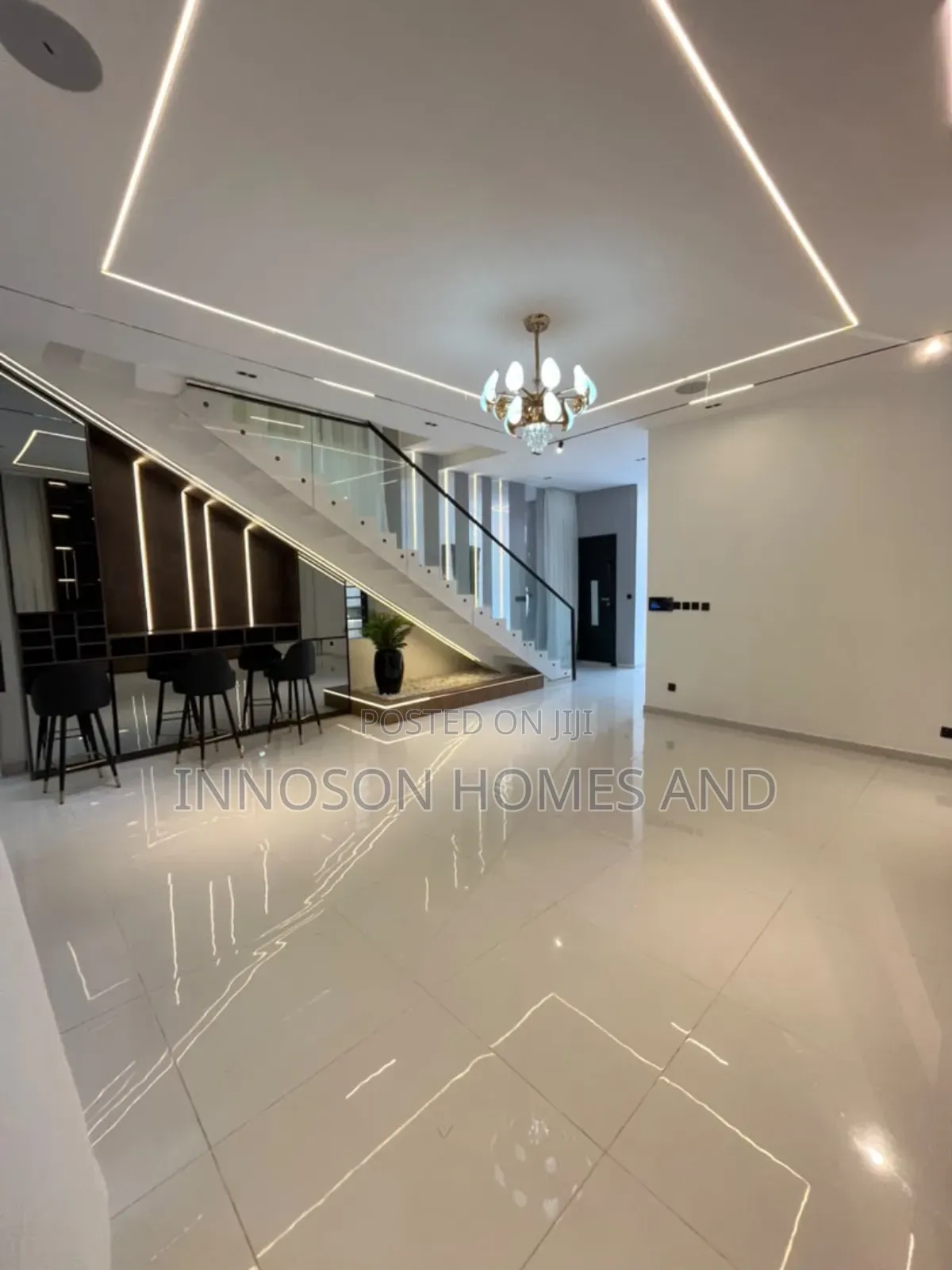 5bdrm Duplex in Chevron for sale in Chevron