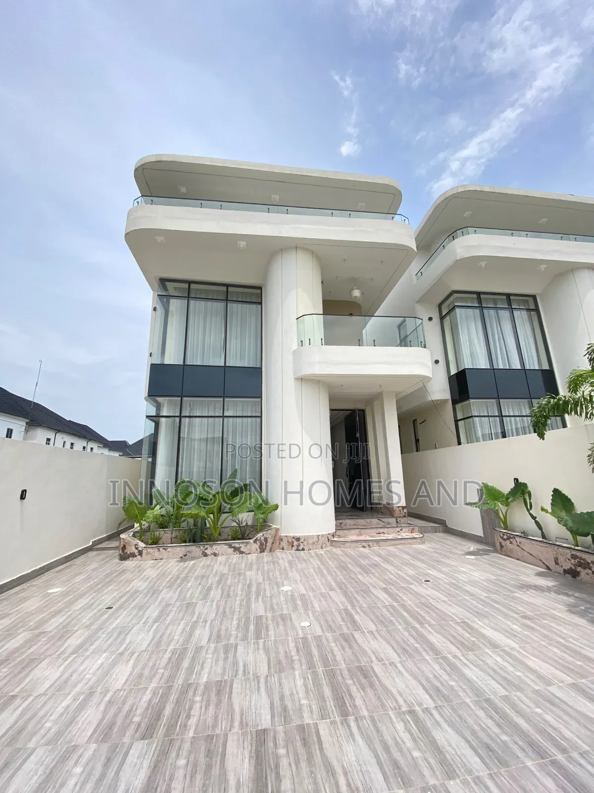 5bdrm Duplex in Lekki Phase 2 for sale in Lekki Phase 2