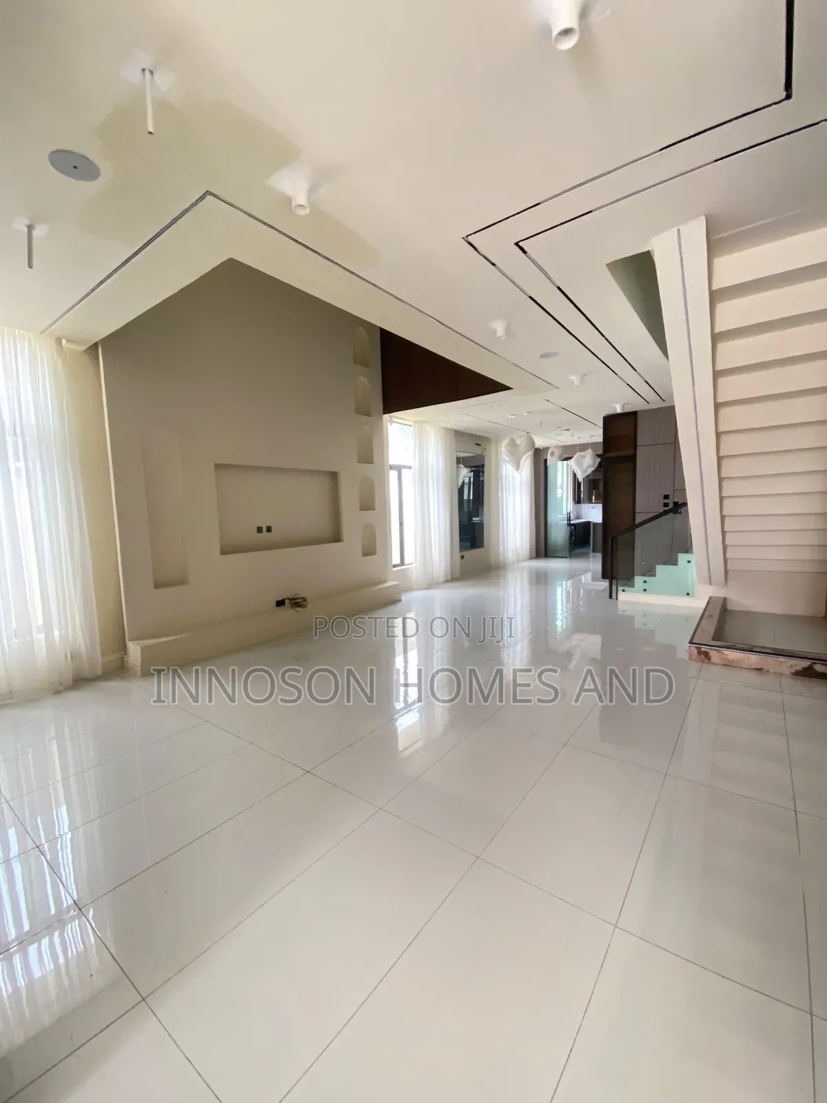 5bdrm Duplex in Lekki Phase 2 for sale in Lekki Phase 2