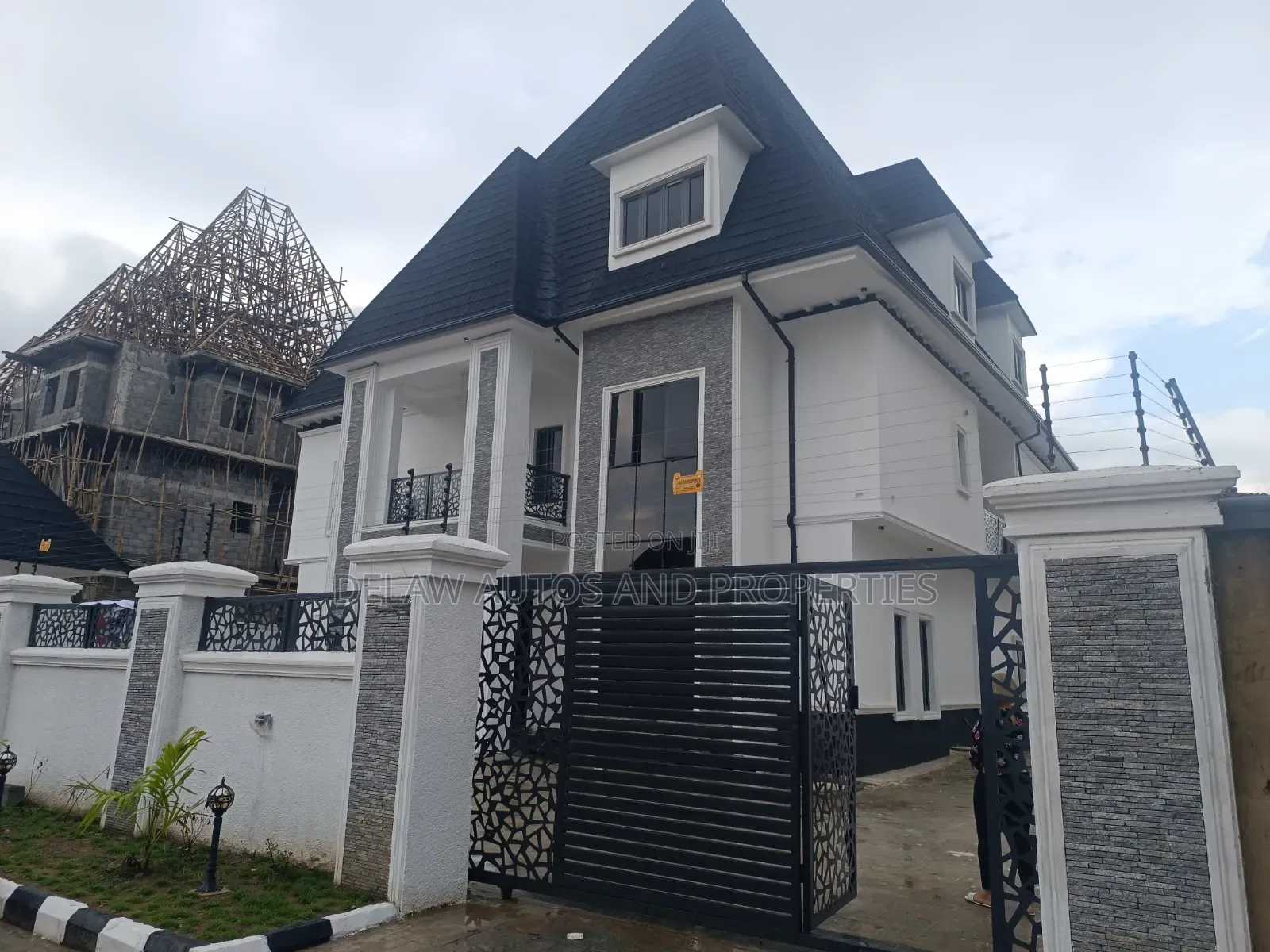 6bdrm Mansion in Metropolis, Dape for sale in Dape