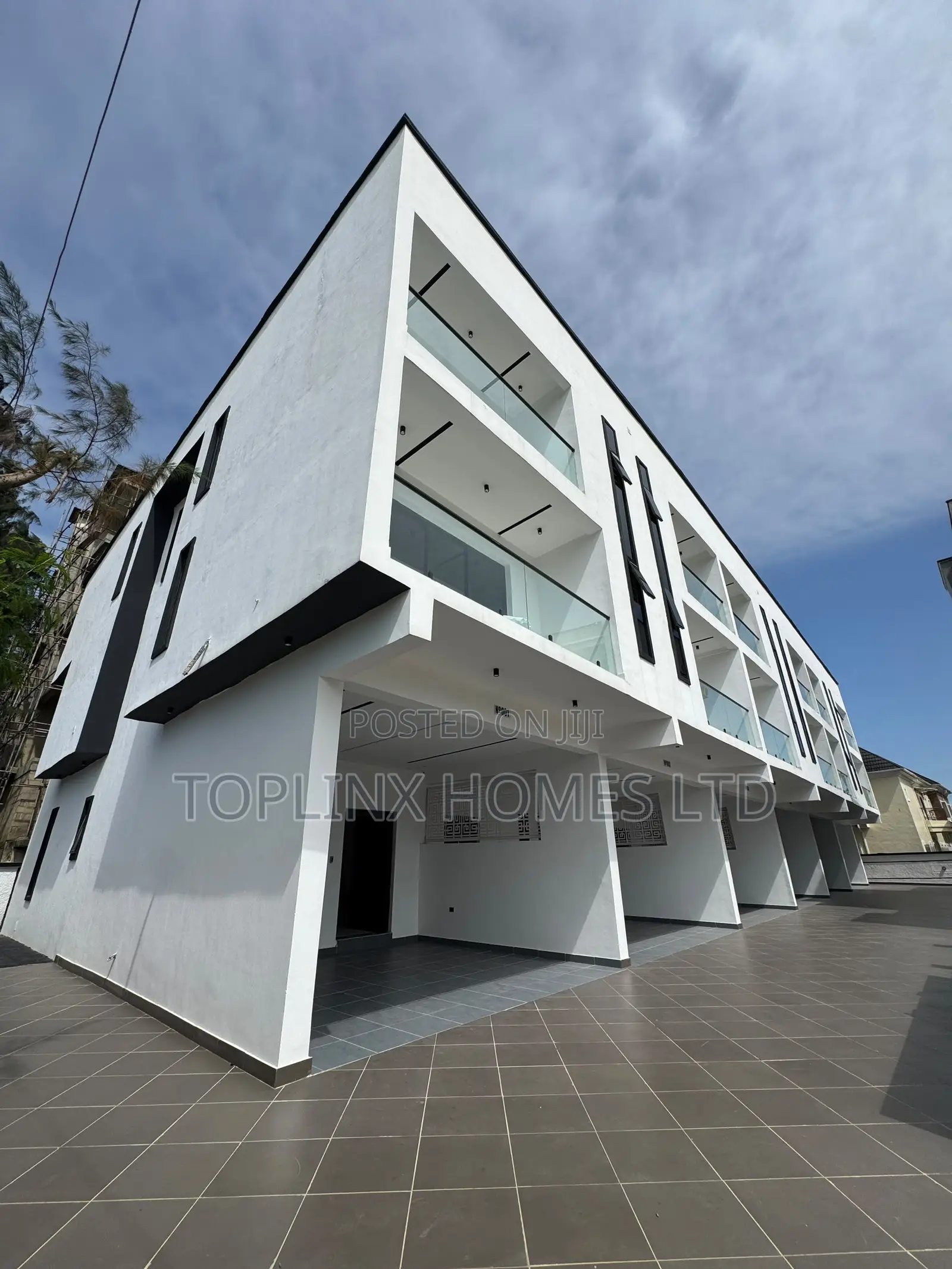 4bdrm Duplex in Lekki County, Ikota for sale in Ikota