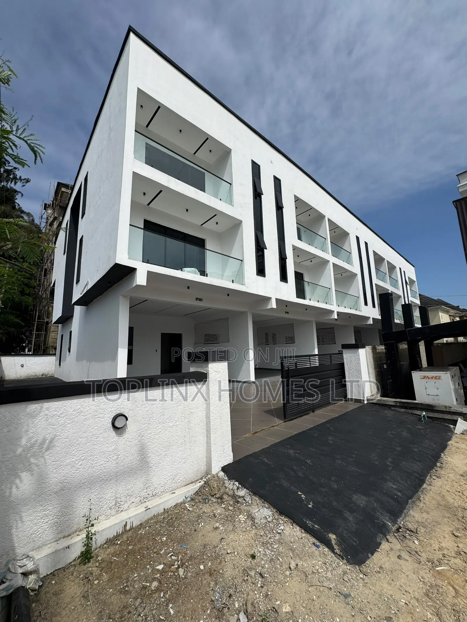 4bdrm Duplex in Lekki County, Ikota for sale in Ikota