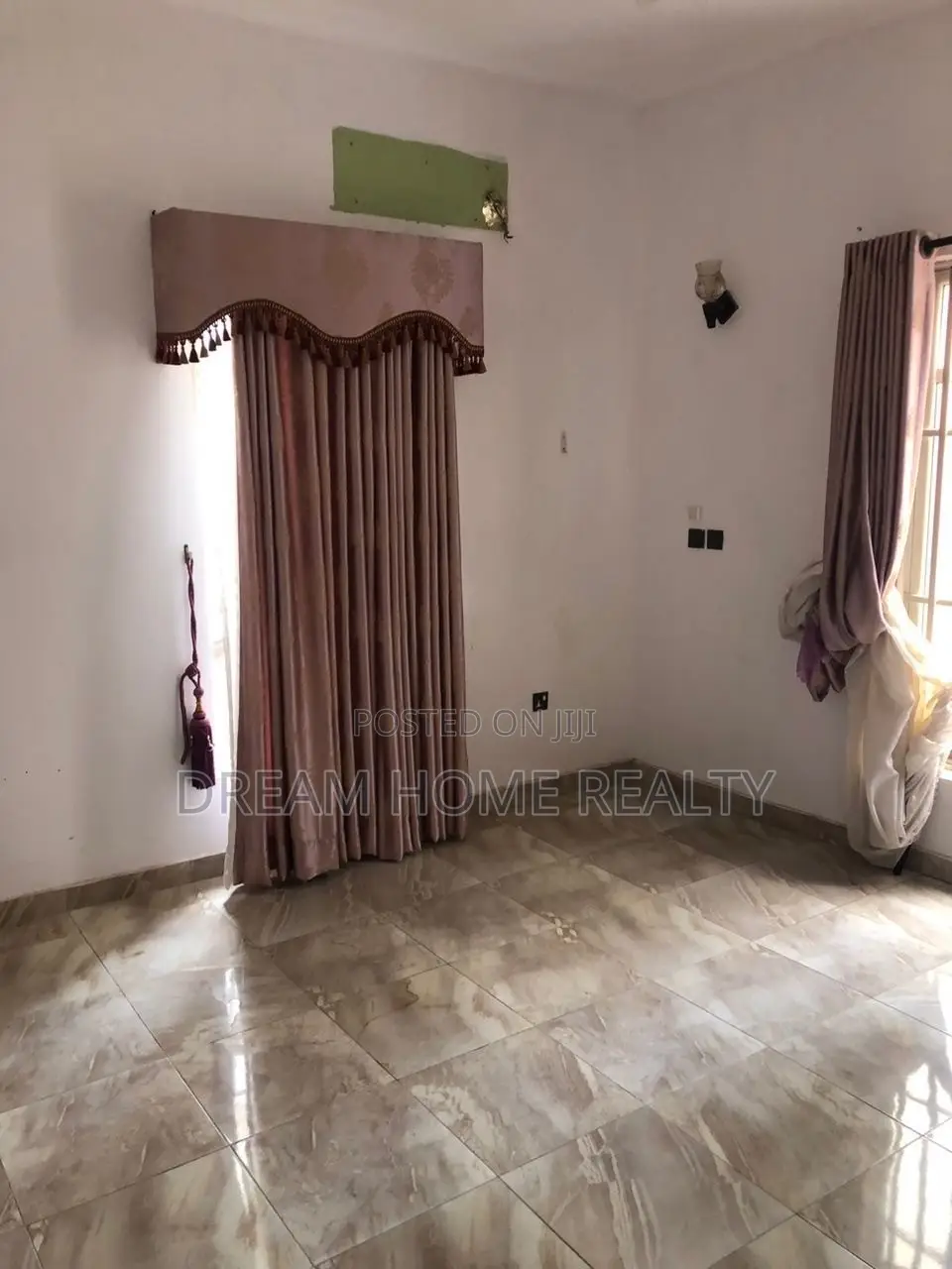 4bdrm Duplex in Ikota for rent in Ikota