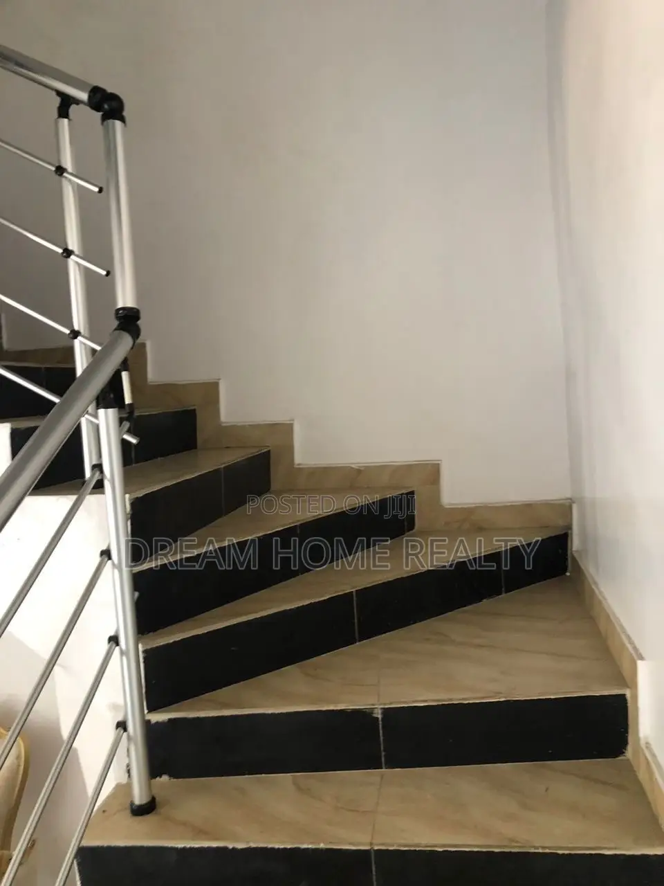 4bdrm Duplex in Ikota for rent in Ikota