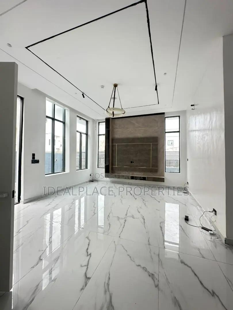 5bdrm Duplex in Lekki for sale in Lekki