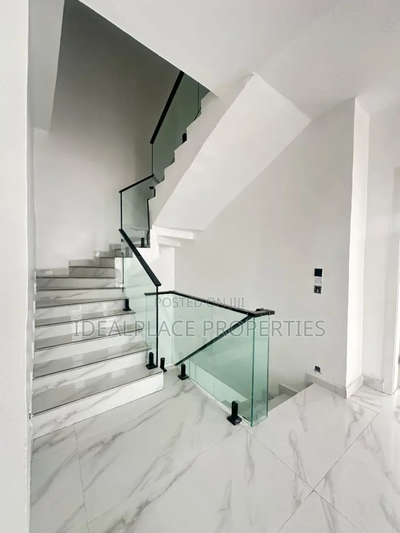 5bdrm Duplex in Lekki for sale in Lekki