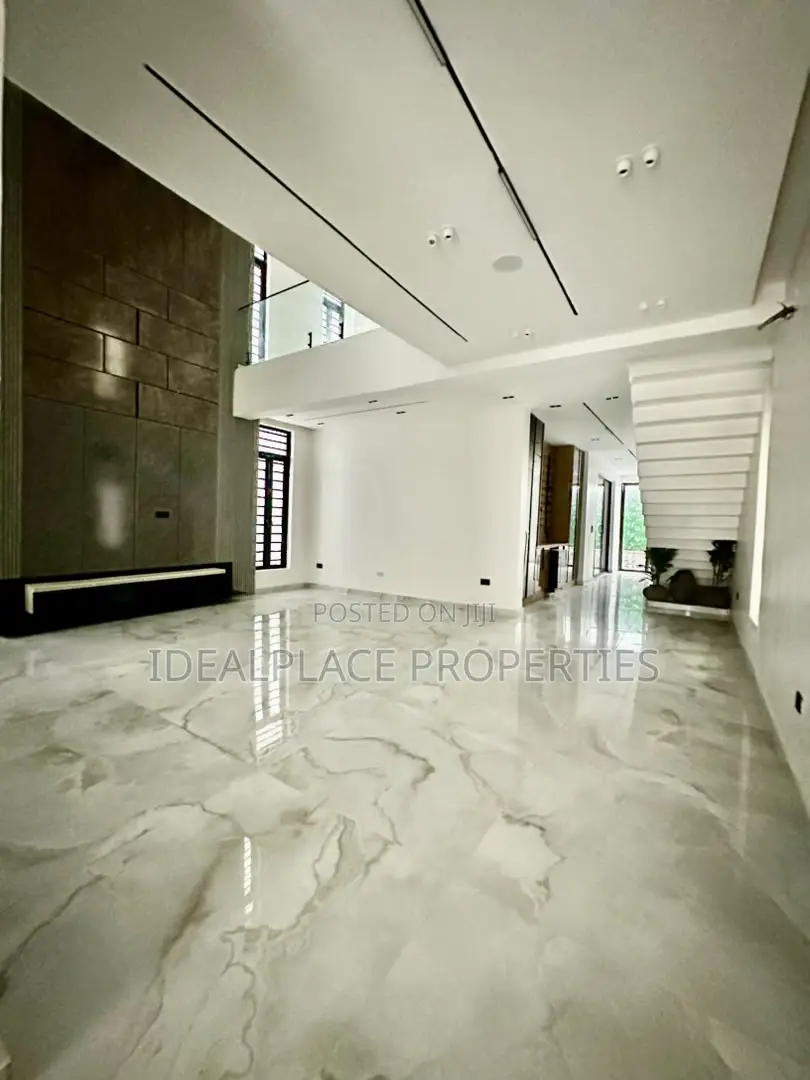 5bdrm Duplex in Lekki Phase 1 for sale in Lekki Phase 1