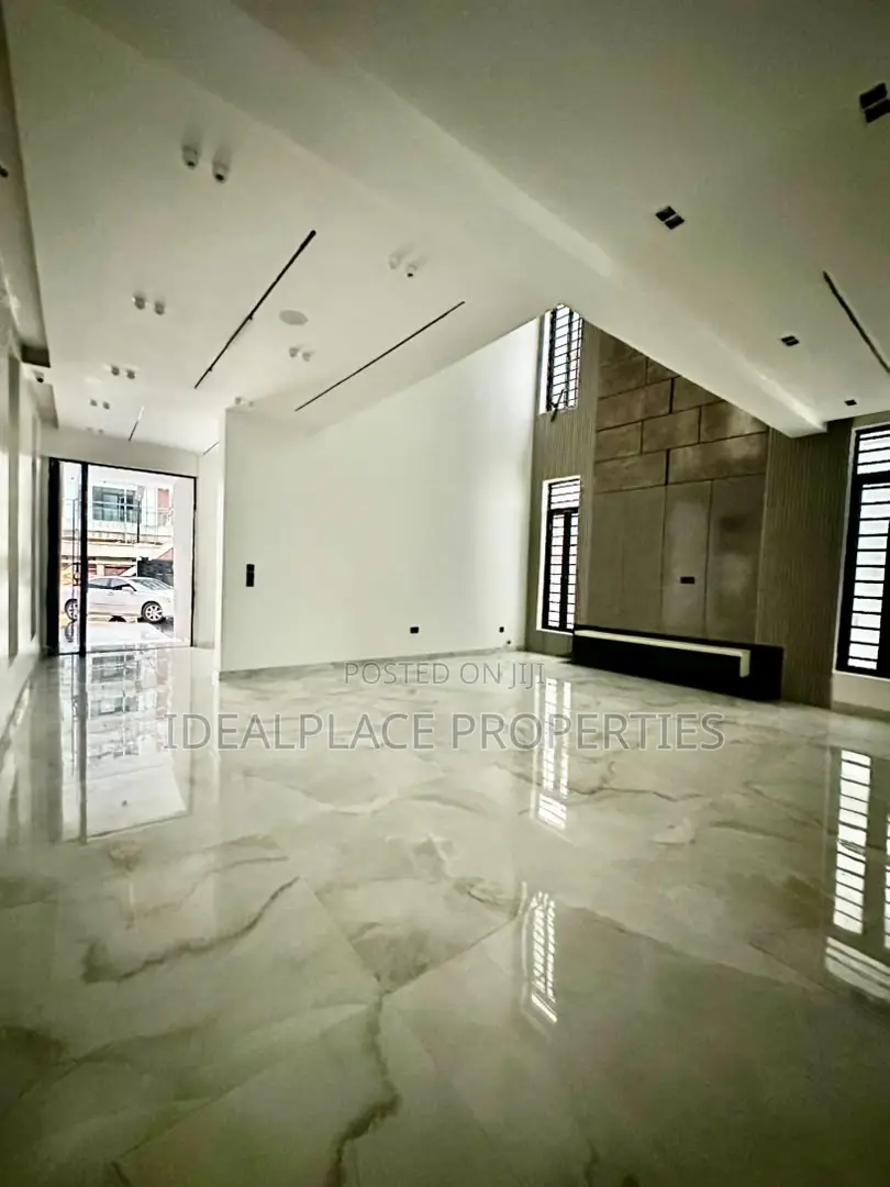 5bdrm Duplex in Lekki Phase 1 for sale in Lekki Phase 1