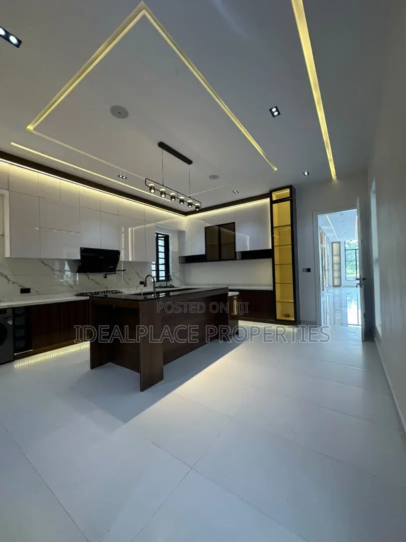5bdrm House in Ikota for sale in Ikota