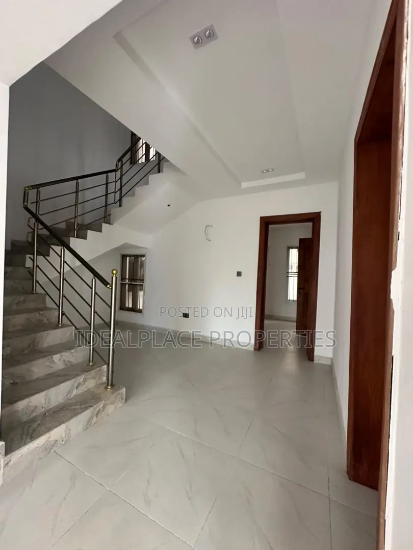 5bdrm Maisonette in Lekki Phase 1 for sale in Lekki Phase 1