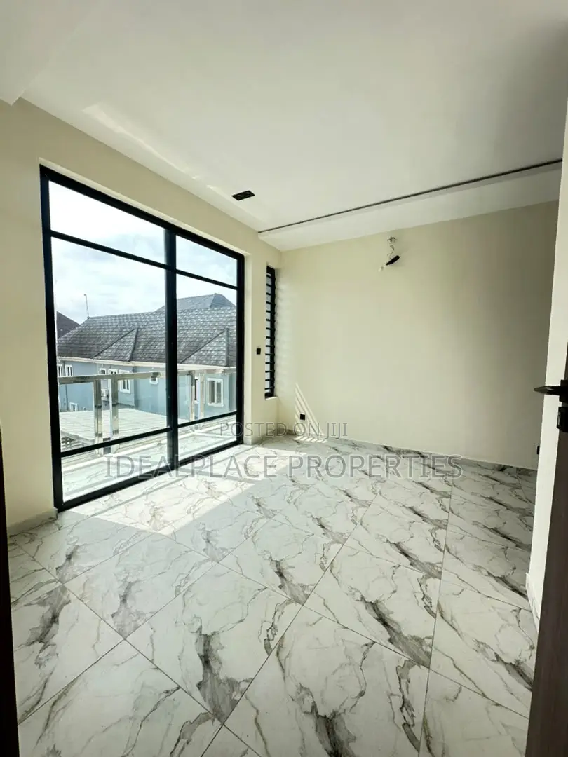 2bdrm Apartment in Lekki for sale in Lekki
