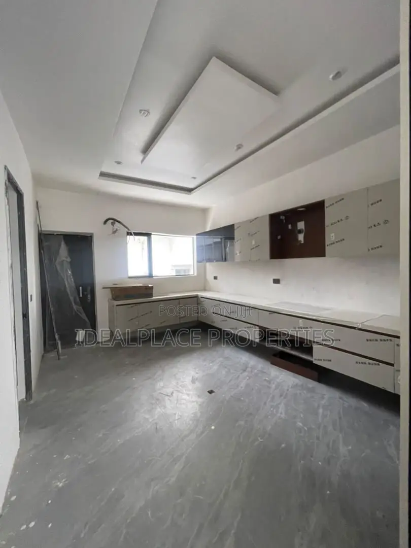 5bdrm Duplex in Osapa london for sale in Osapa london