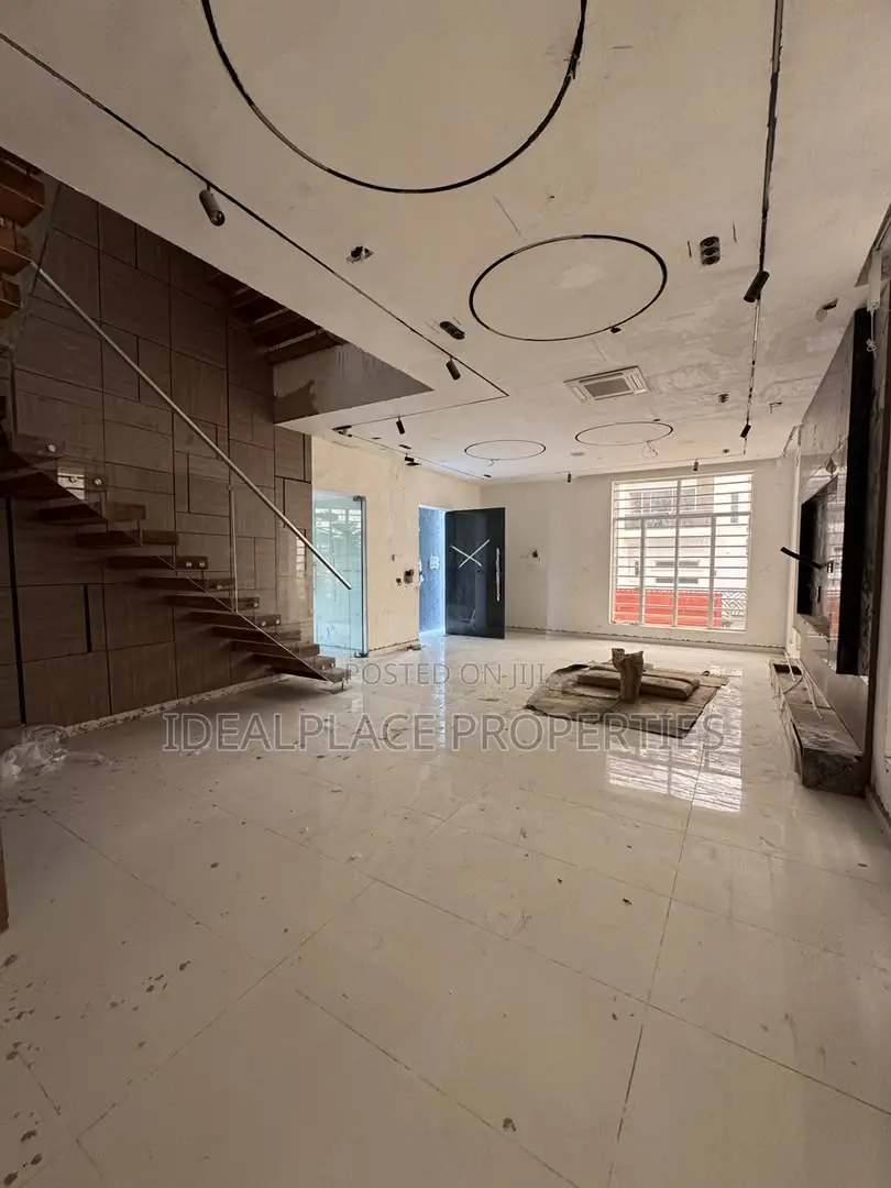 5bdrm Duplex in Chevron for sale in Chevron