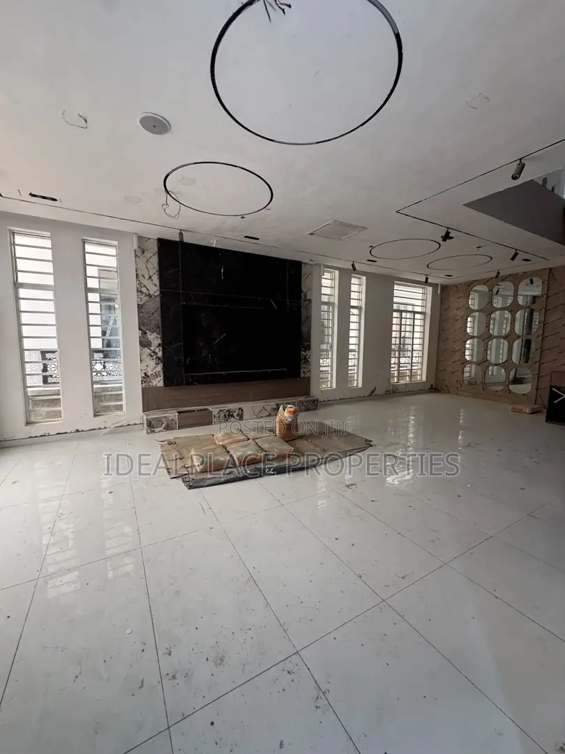 5bdrm Duplex in Chevron for sale in Chevron