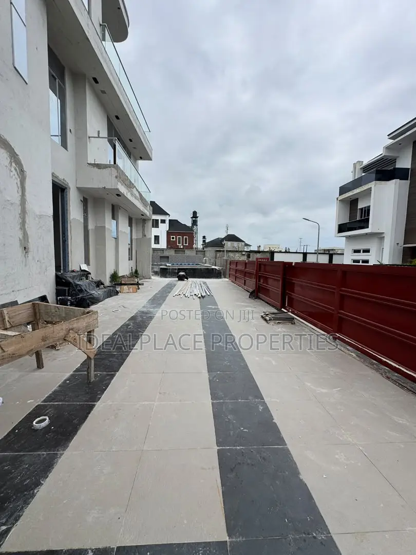 5bdrm Duplex in Chevron for sale in Chevron