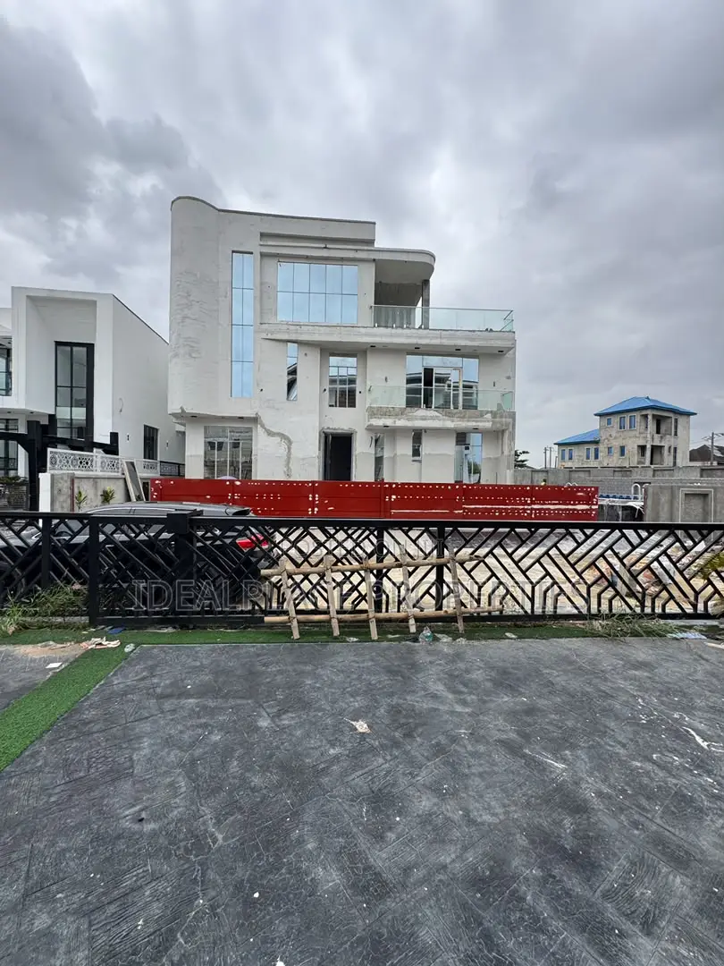 5bdrm Duplex in Chevron for sale in Chevron