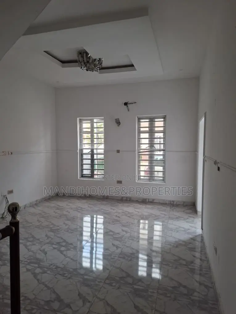 4bdrm Duplex in Royal View Estate, Lekki for rent in Lekki