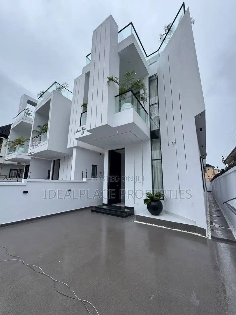 5bdrm Duplex in Ikota for sale in Ikota