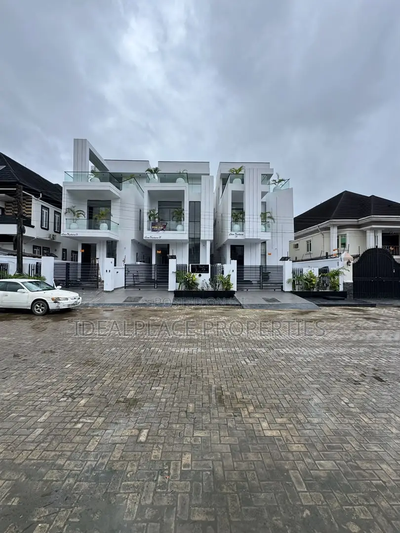 5bdrm Duplex in Ikota for sale in Ikota